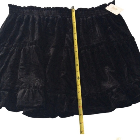 Laundry By Shelly Segal Black Velvet Tiered Mini Skirt Size Large - Picture 2 of 9